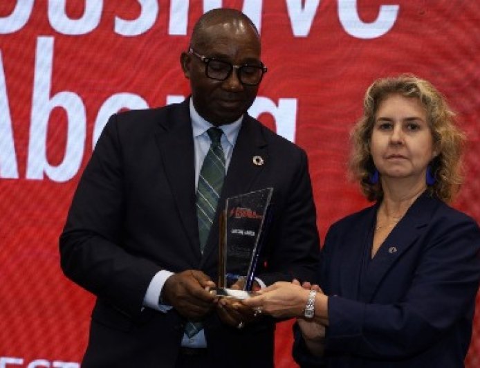 Innovations Énergétiques à Power & Electricity 2026 : Dr Gustave Aboua récompensé pour ses actions en développement durable