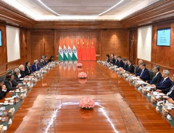 Xi et Modi mènent un échange de vues approfondi et conviennent que la Chine et l'Inde doivent être des partenaires