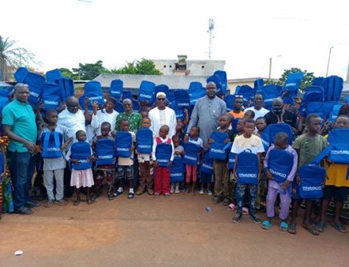 Korhogo : Le ministre AM’S distribue plus de 500 kits dans les écoles primaires de la commune