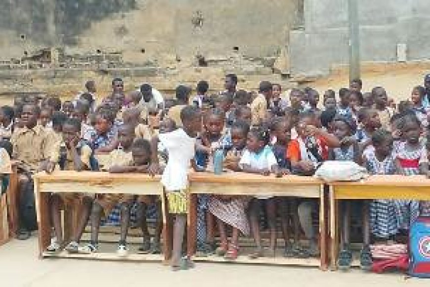 L’ONG Secours International Djaba Fanta équipe l’EPP Abobo Clouetcha de 64 tables-bancs