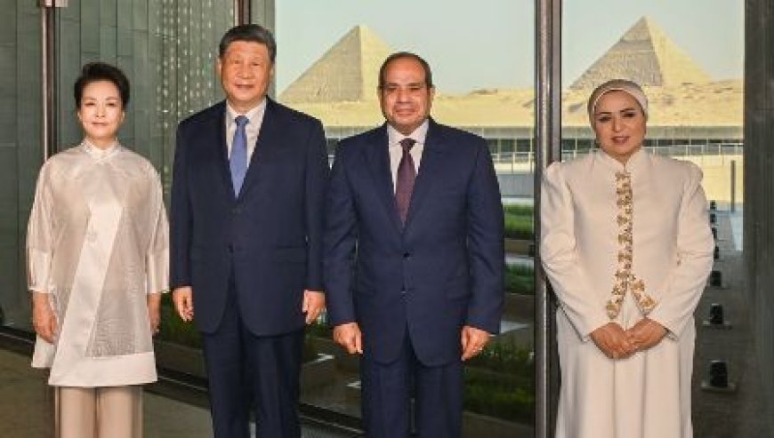 Xi Jinping et Peng Liyuan visitent le Grand Musée égyptien