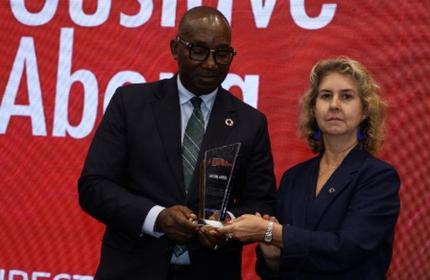 Innovations Énergétiques à Power & Electricity 2026 : Dr Gustave Aboua récompensé pour ses actions en développement durable