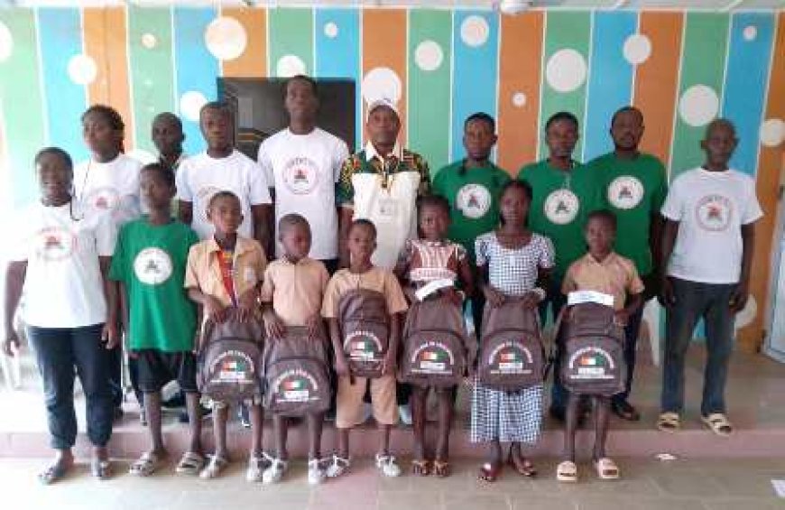 Rentrée 2026-2027 : Le CCC soulage les familles de planteurs à Brabodougou avec 105 kits scolaires
