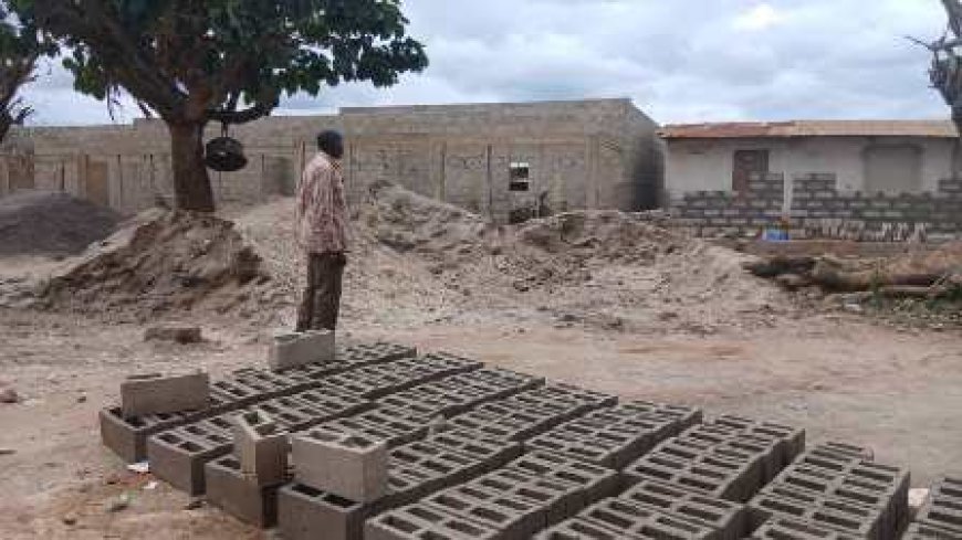 Bayota : Le COGES mobilise les communautés pour moderniser un groupe scolaire vieux de 76 ans