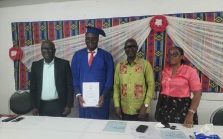 Soutenance de Master 2 : Gougou Kacou Firmin décrypte l’impact des réseaux sociaux sur les journaux imprimés
