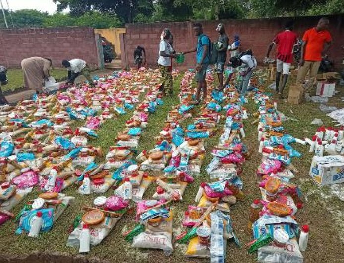 Korhogo : Le Groupe Neemba offre des vivres et des médicaments à des enfants orphelins et vulnérables