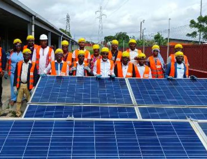Energie solaire : Former les journalistes et les enseignants pour faire basculer l’opinion