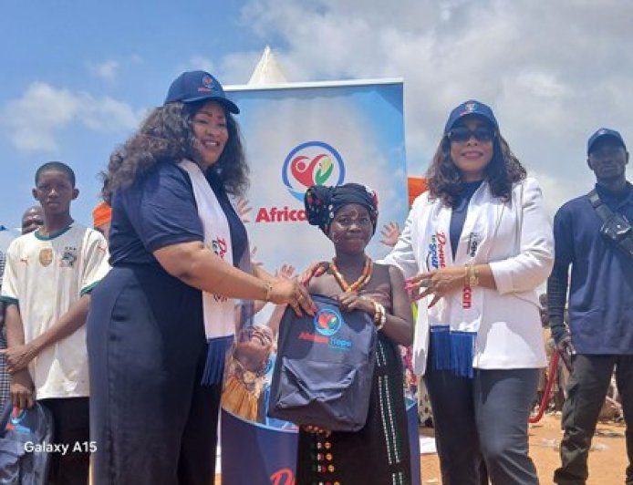 Abengourou : 500 kits scolaires offerts aux élèves du Groupe scolaire Boko Kouao Eugène