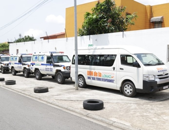 La Fondation LONACI offre des ambulances et un minicar à plusieurs structures